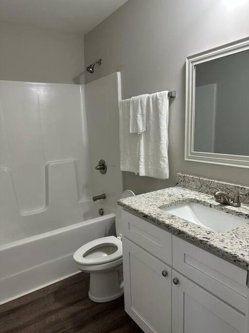 Gorgeous 3 Bedroom Home With Cable Tv In All Rooms & Free Wi-Fi Concord Esterno foto