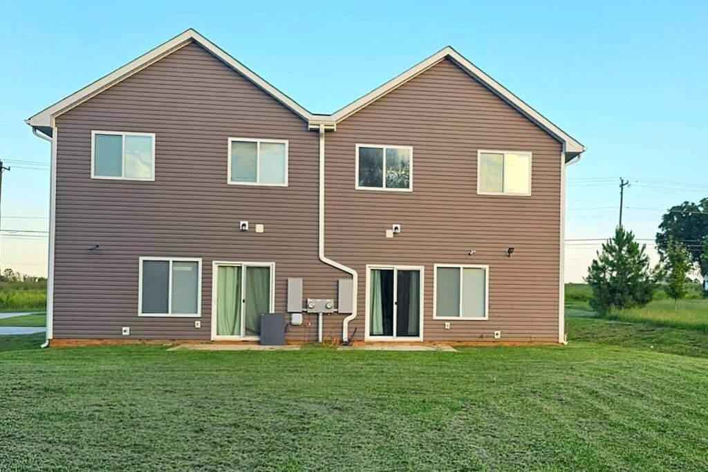 Gorgeous 3 Bedroom Home With Cable Tv In All Rooms & Free Wi-Fi Concord Esterno foto