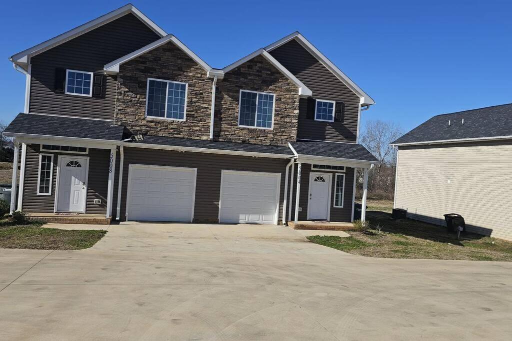 Gorgeous 3 Bedroom Home With Cable Tv In All Rooms & Free Wi-Fi Concord Esterno foto