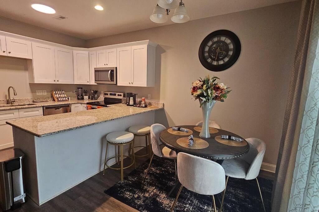 Gorgeous 3 Bedroom Home With Cable Tv In All Rooms & Free Wi-Fi Concord Esterno foto