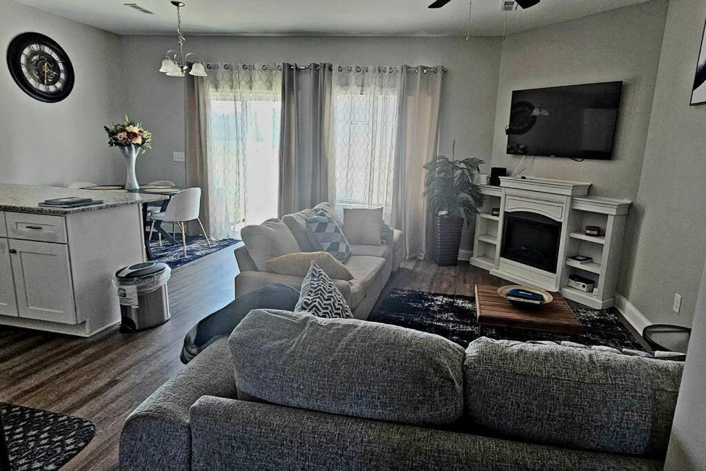Gorgeous 3 Bedroom Home With Cable Tv In All Rooms & Free Wi-Fi Concord Esterno foto