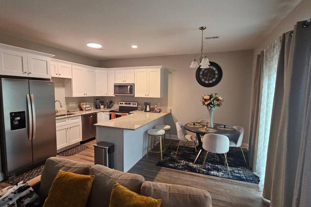Gorgeous 3 Bedroom Home With Cable Tv In All Rooms & Free Wi-Fi Concord Esterno foto