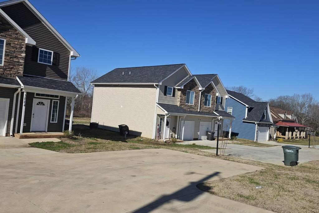 Gorgeous 3 Bedroom Home With Cable Tv In All Rooms & Free Wi-Fi Concord Esterno foto