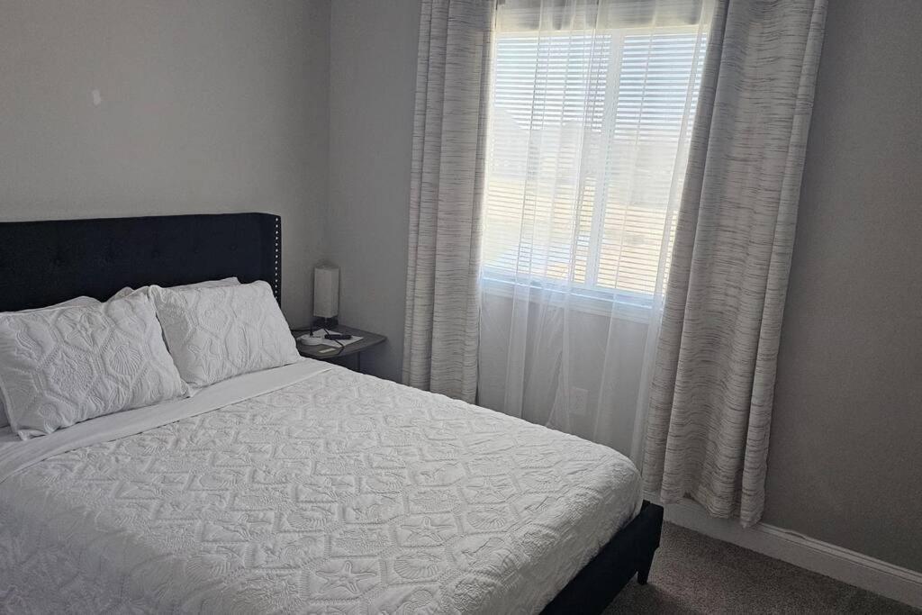 Gorgeous 3 Bedroom Home With Cable Tv In All Rooms & Free Wi-Fi Concord Esterno foto